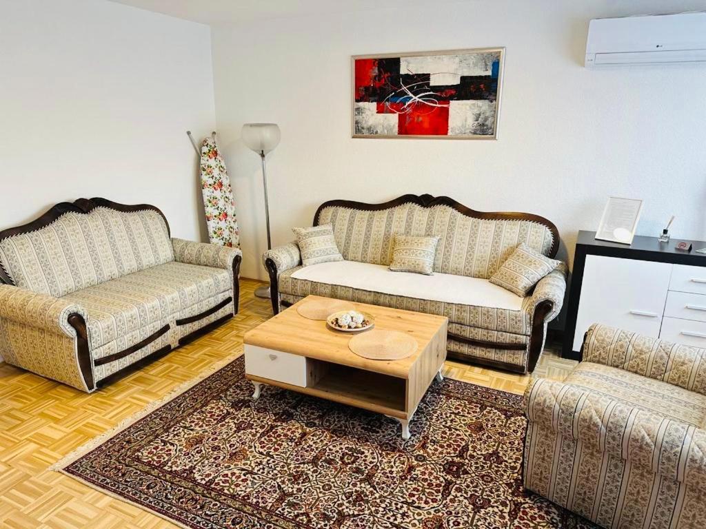 Apartment Etna! Near To Airport سراييفو المظهر الخارجي الصورة