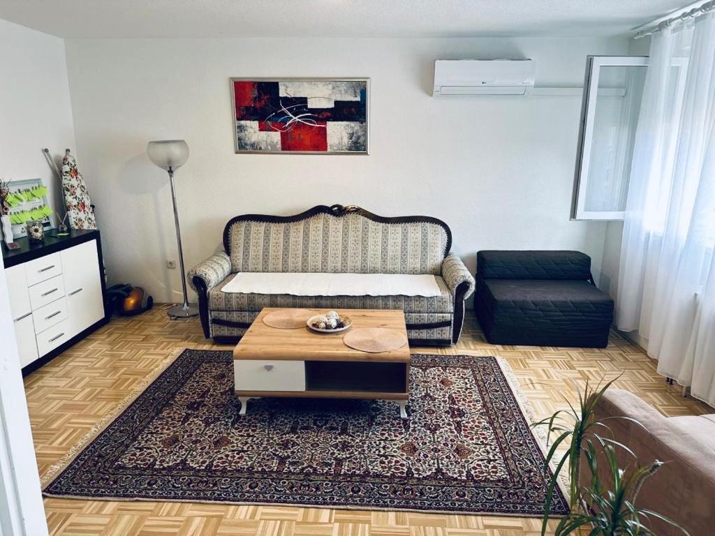 Apartment Etna! Near To Airport سراييفو المظهر الخارجي الصورة
